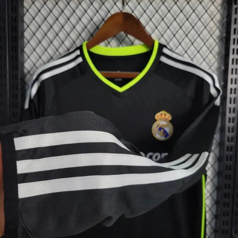 Real Madrid Away Retro Shirt 2010/11 - Men's Fan Shirt Black and Green Long Sleeve