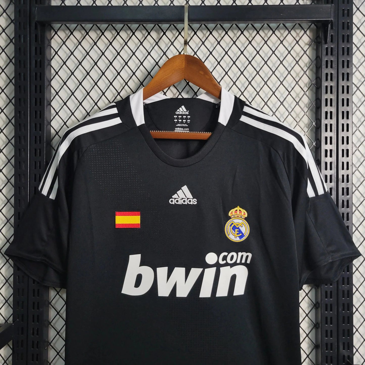 Real Madrid Retro Away Shirt 2008/09 - Men's Fan Shirt - Black