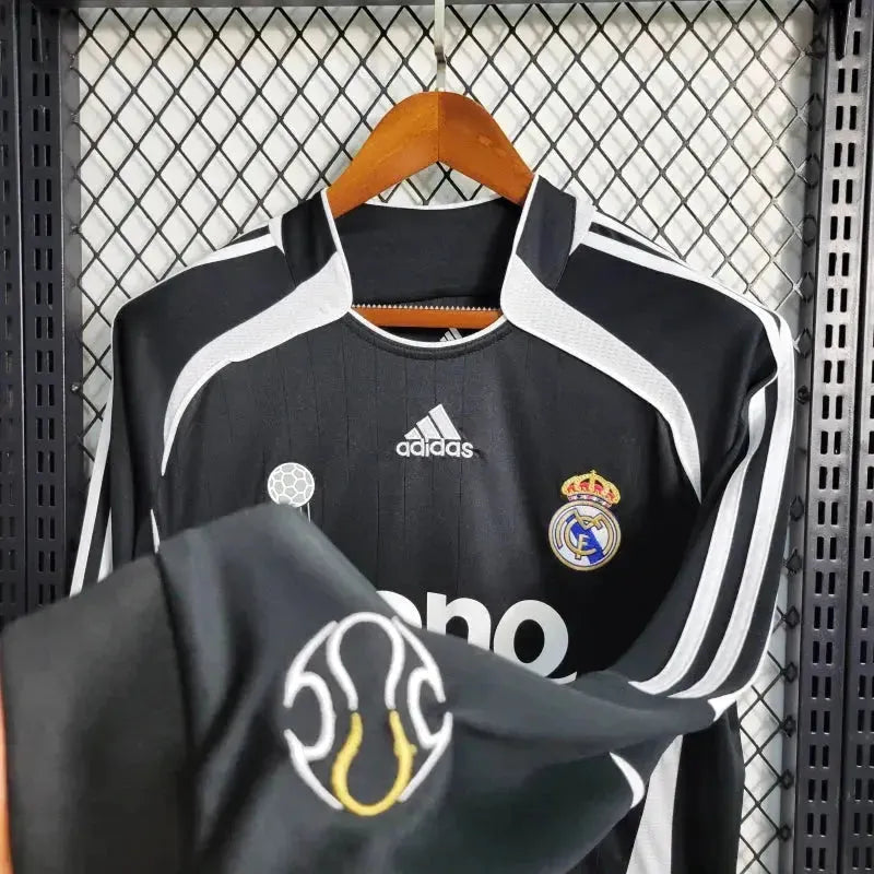 Real Madrid Two Guest Retro 2006/07 Shirt - Men's Fan Black Long Sleeve
