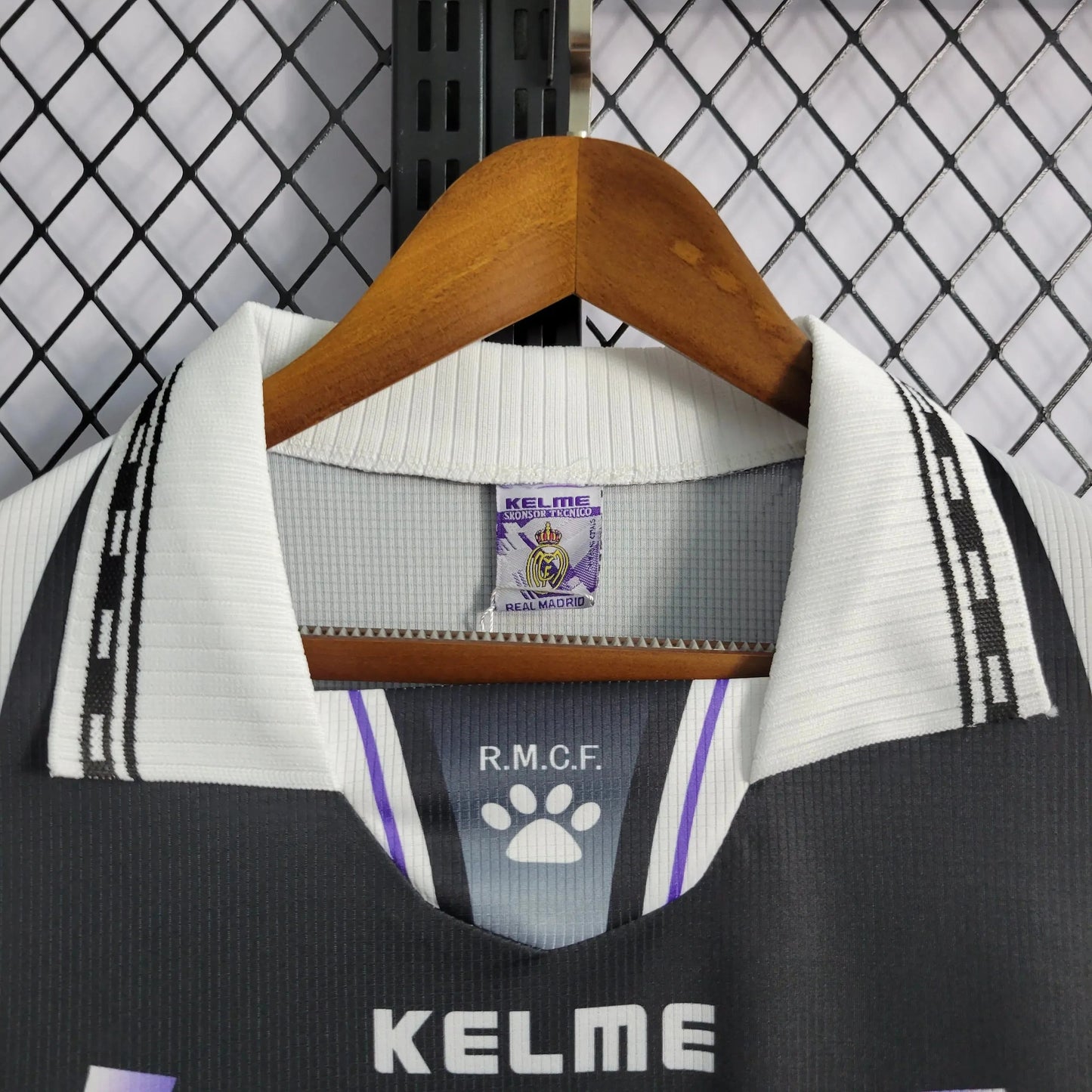 Real Madrid Retro Away Shirt 1997/98 - Men's Fan Shirt - Black, Purple and White