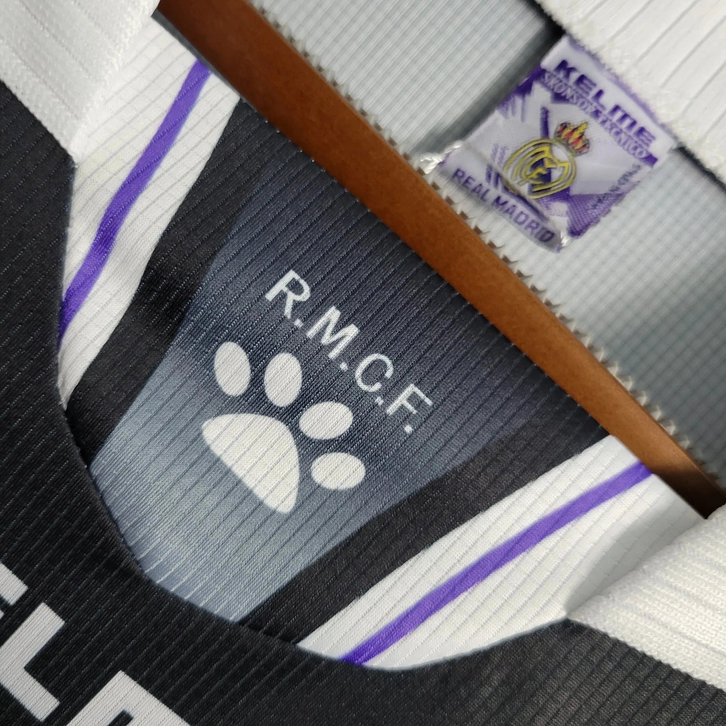 Real Madrid Retro Away Shirt 1997/98 - Men's Fan Shirt - Black, Purple and White