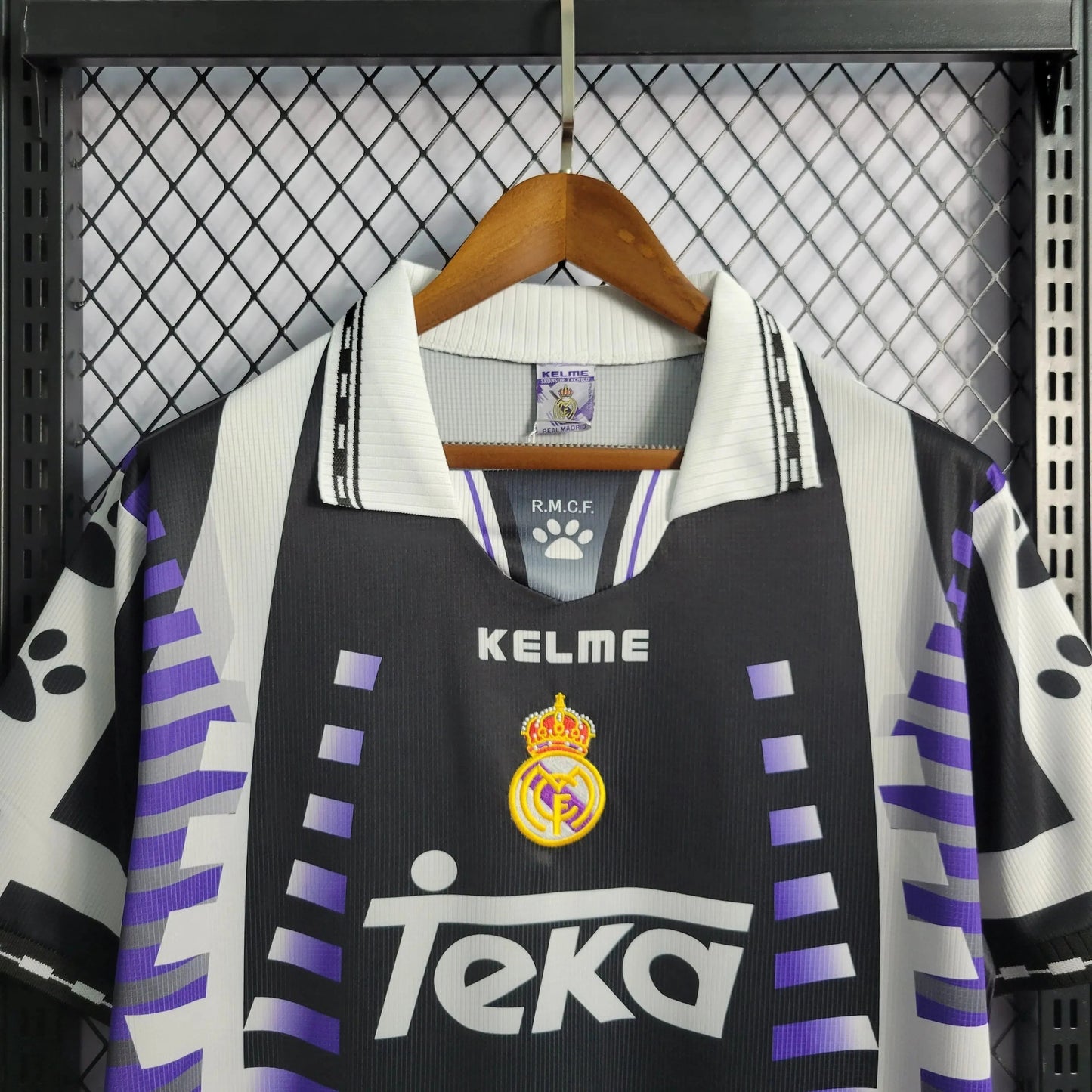 Real Madrid Retro Away Shirt 1997/98 - Men's Fan Shirt - Black, Purple and White