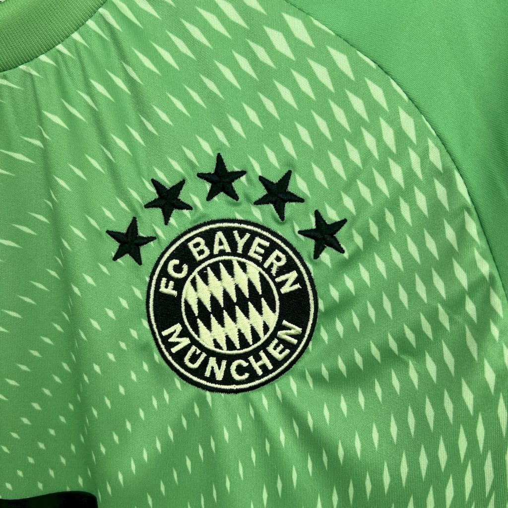 Bayern Munich Goalkeeper Shirt 1 25/26 - Men's Green Fan Shirt