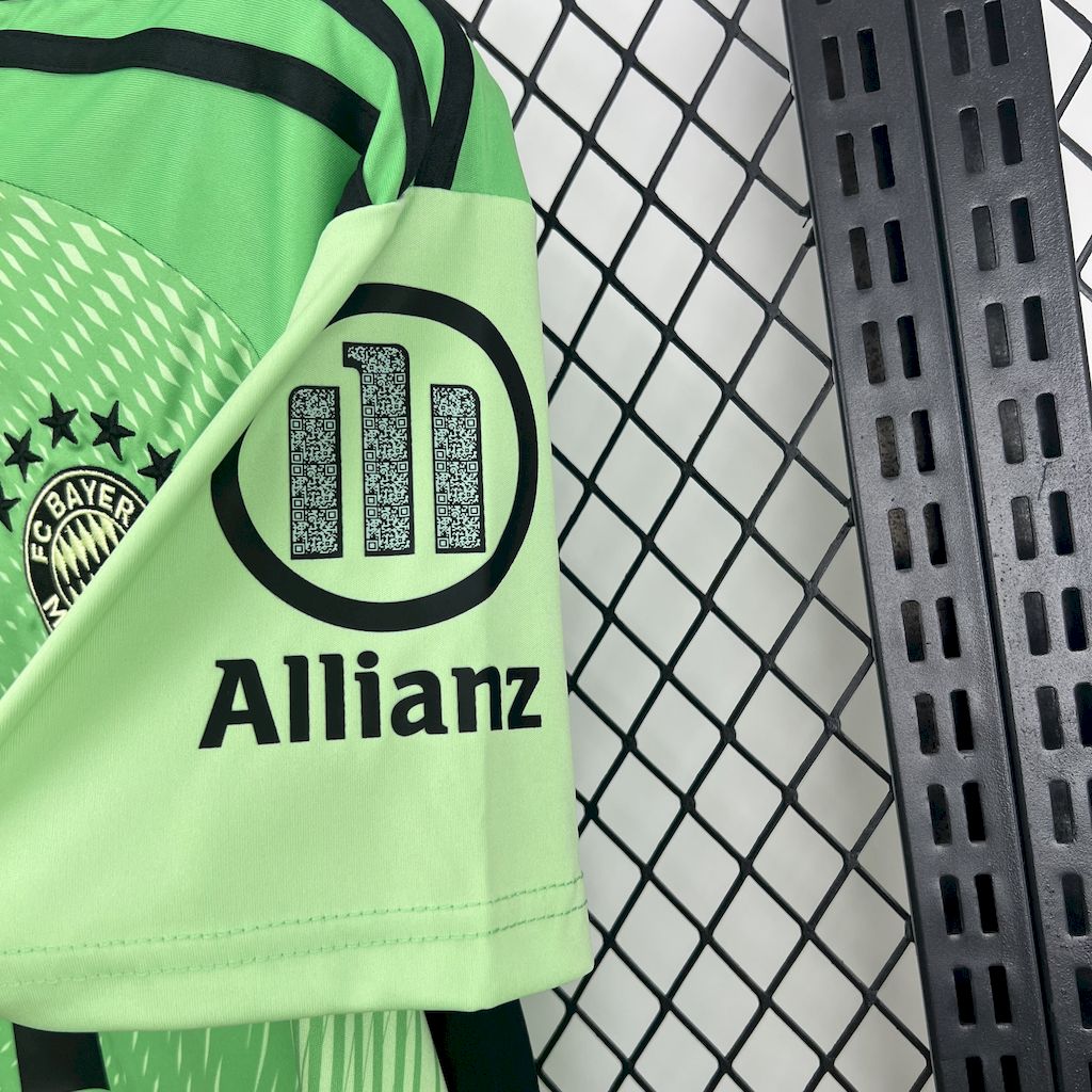 Bayern Munich Goalkeeper Shirt 1 25/26 - Men's Green Fan Shirt