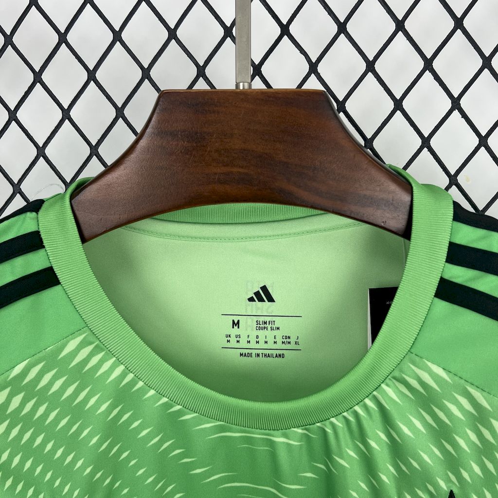Bayern Munich Goalkeeper Shirt 1 25/26 - Men's Green Fan Shirt